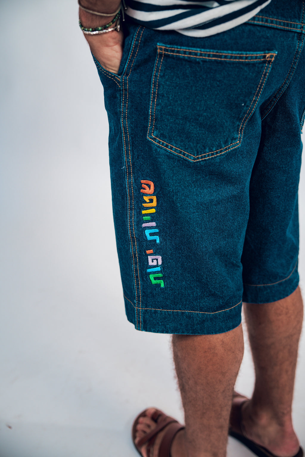 SHTUYOT YAFOT JEANS