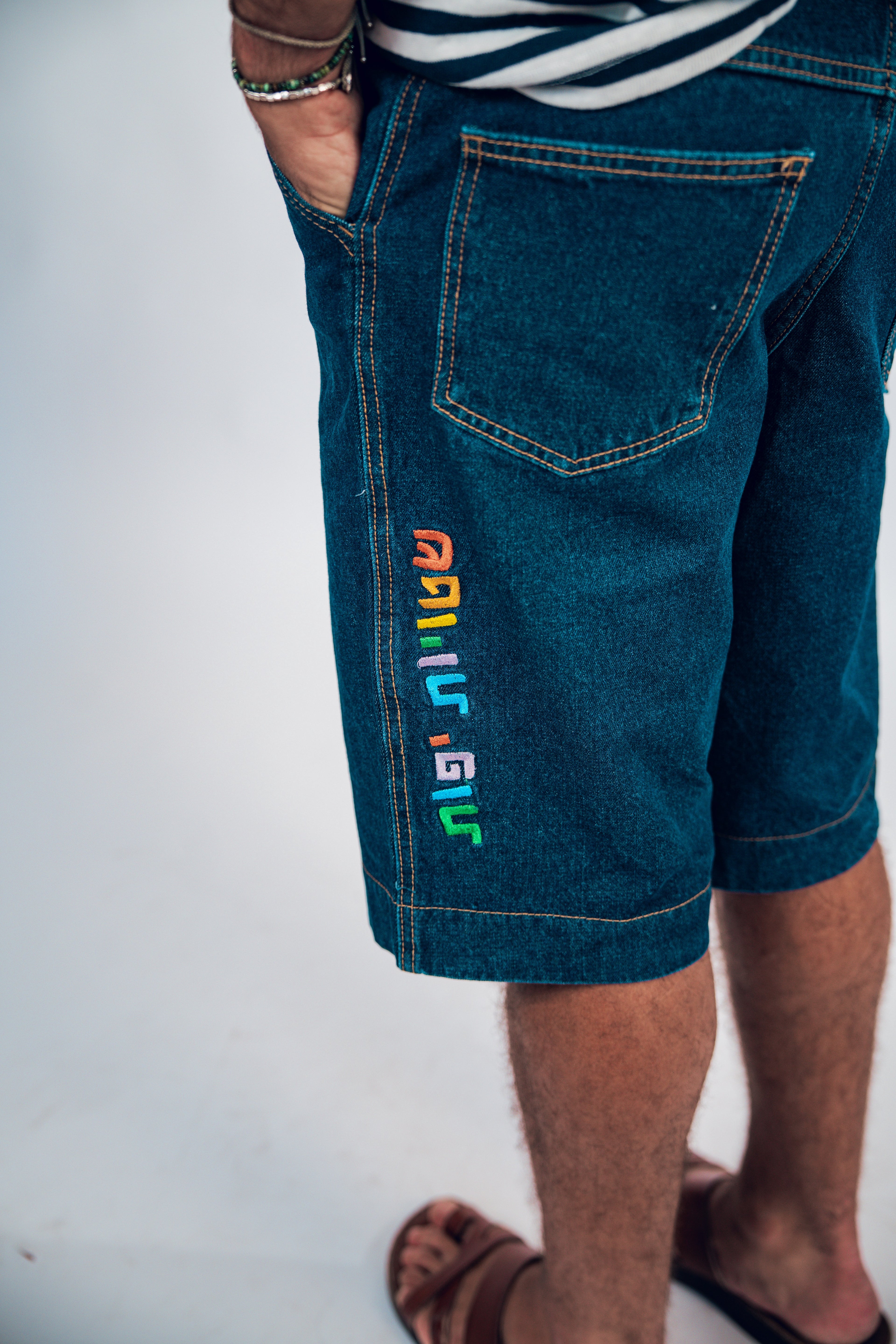 SHTUYOT YAFOT JEANS