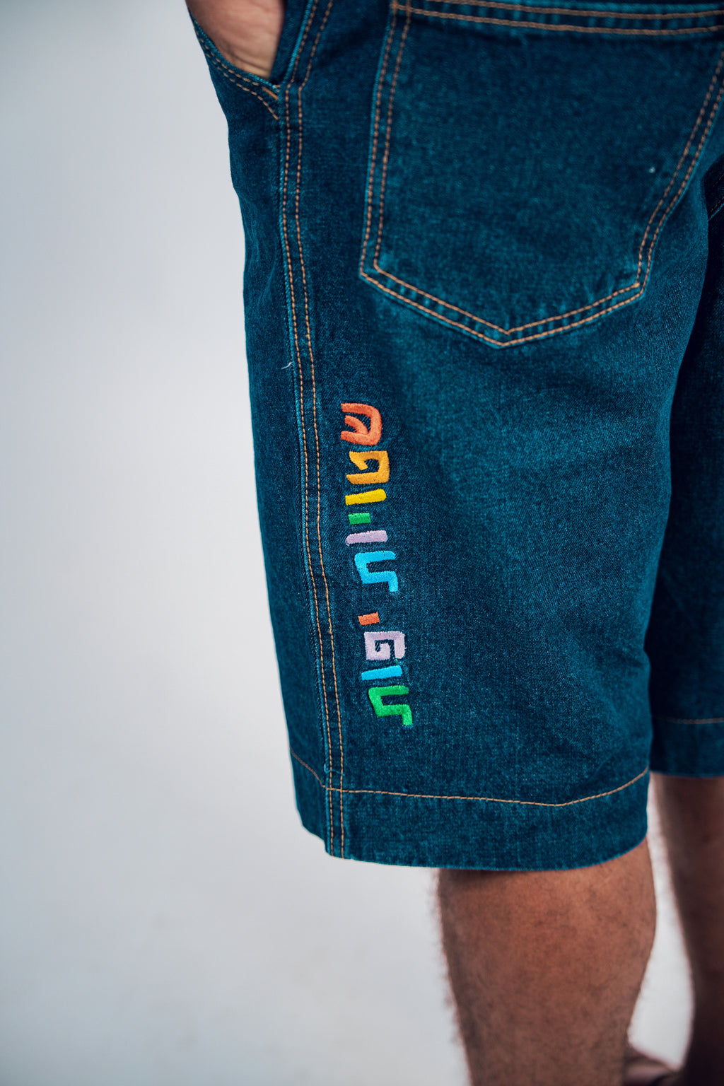 SHTUYOT YAFOT JEANS