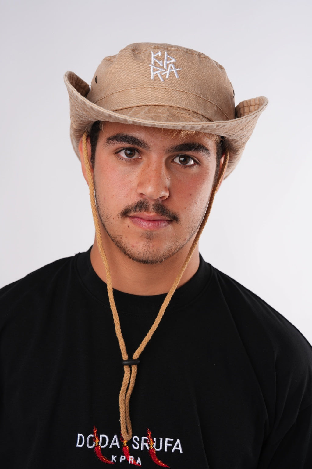 THE BEIGE KOVA TEMBEL