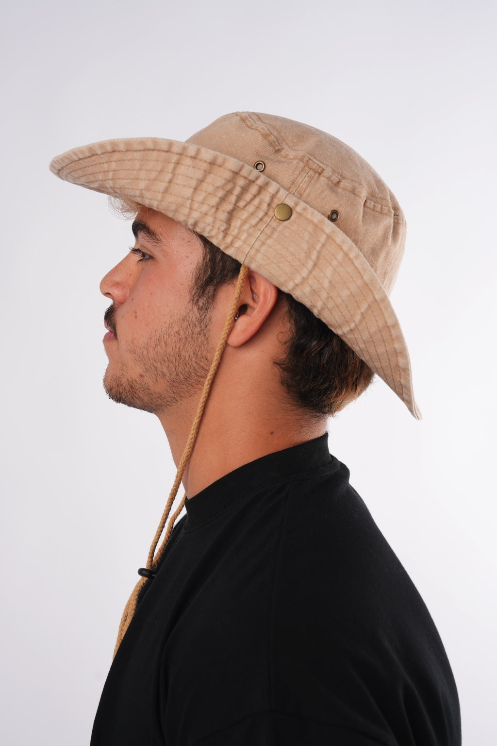 THE BEIGE KOVA TEMBEL