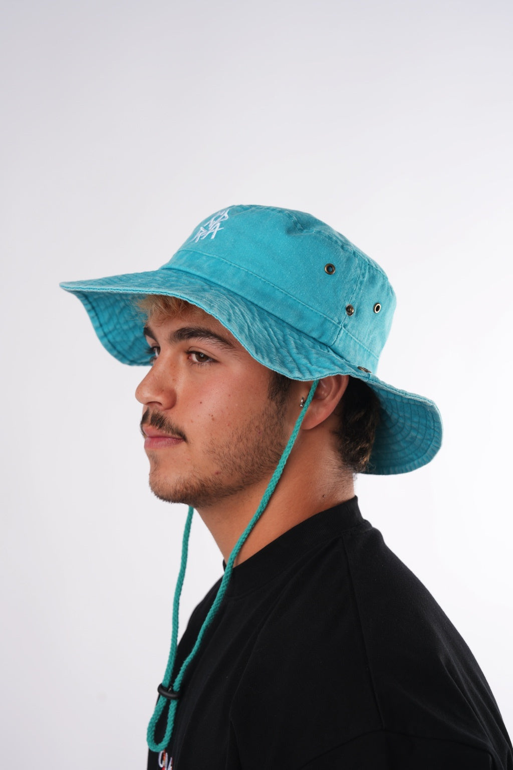 THE BLUE KOVA TEMBEL