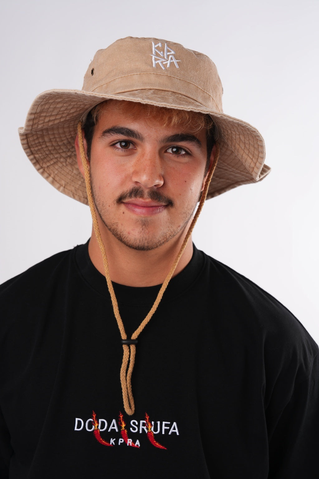 THE BEIGE KOVA TEMBEL