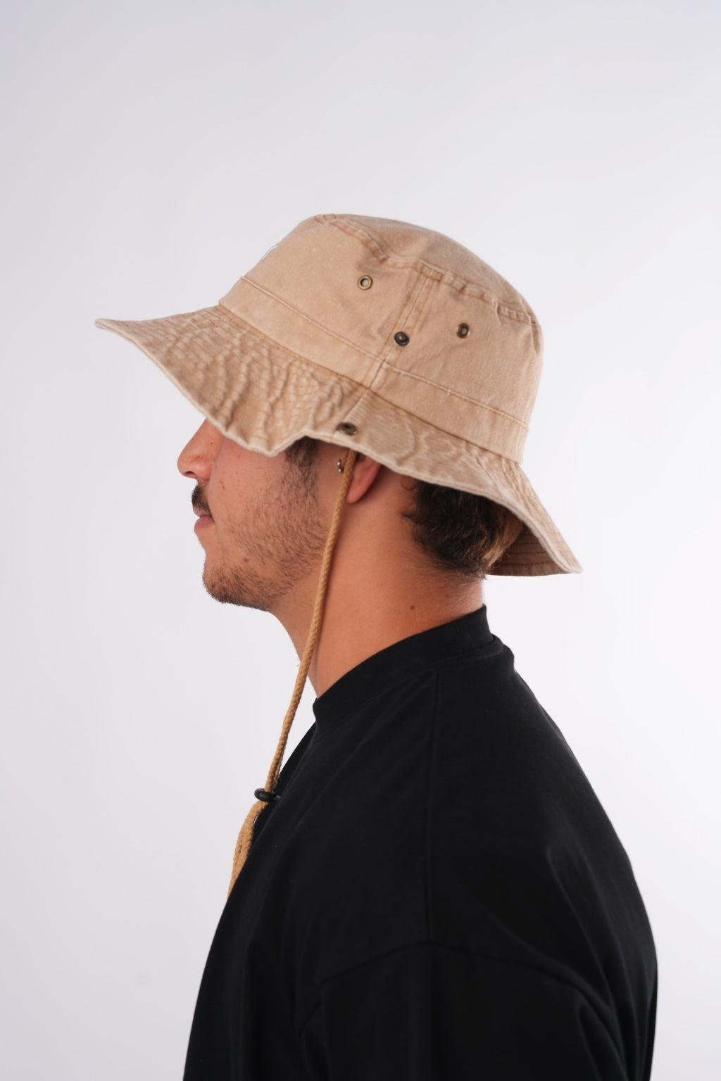 THE BEIGE KOVA TEMBEL