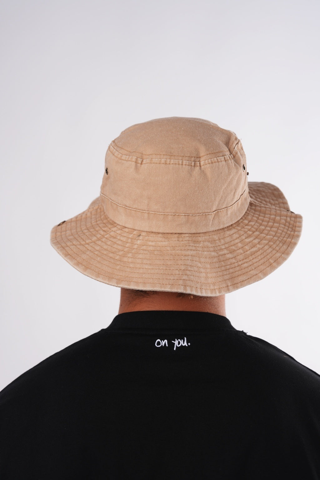 THE BEIGE KOVA TEMBEL